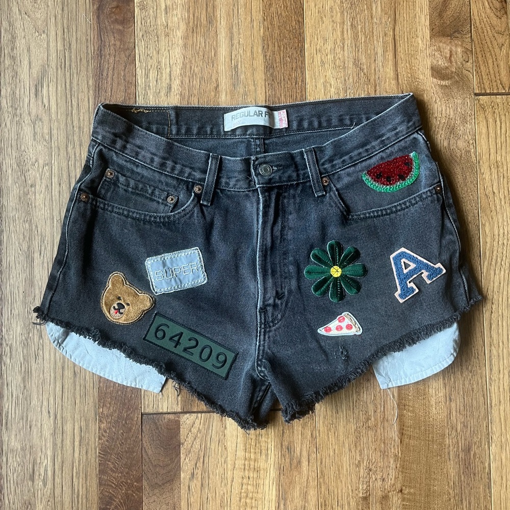 Levi’s 505 Regular Fit Black Denim Women's‎ Sz S Cutoff Shorts 33 Patches Preppy